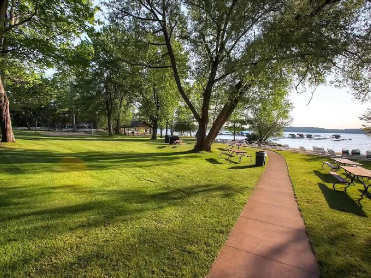 Top Floor Luxury, Sauna, Private Pool, Lake Bellaire Beach, 5 Beds, 4 Full Bath エクステリア 写真