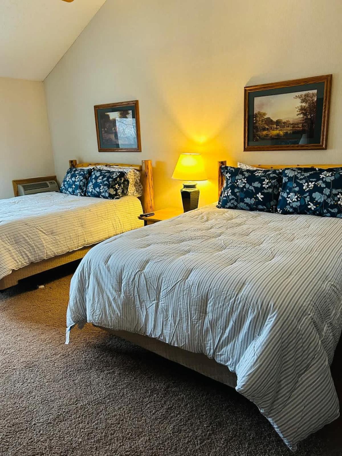 Top Floor Luxury, Sauna, Private Pool, Lake Bellaire Beach, 5 Beds, 4 Full Bath エクステリア 写真